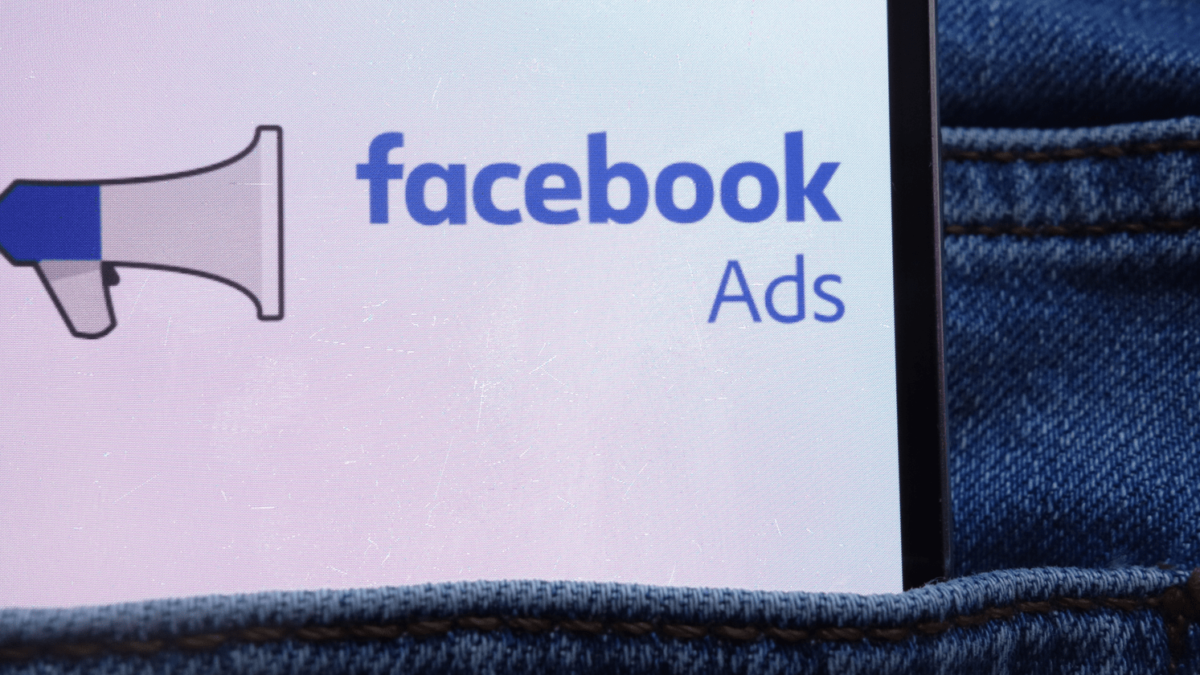 Facebook Gives Advertisers